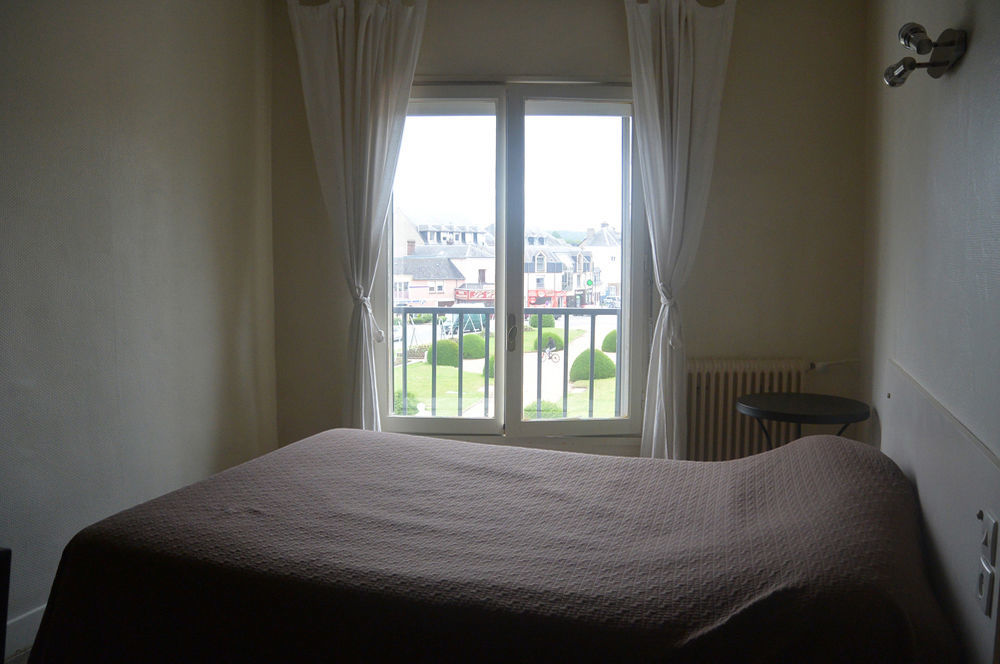 Hotel De Rouen Louviers Eksteriør bilde